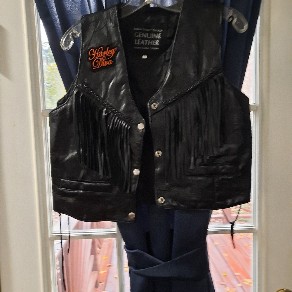 Leather vest short